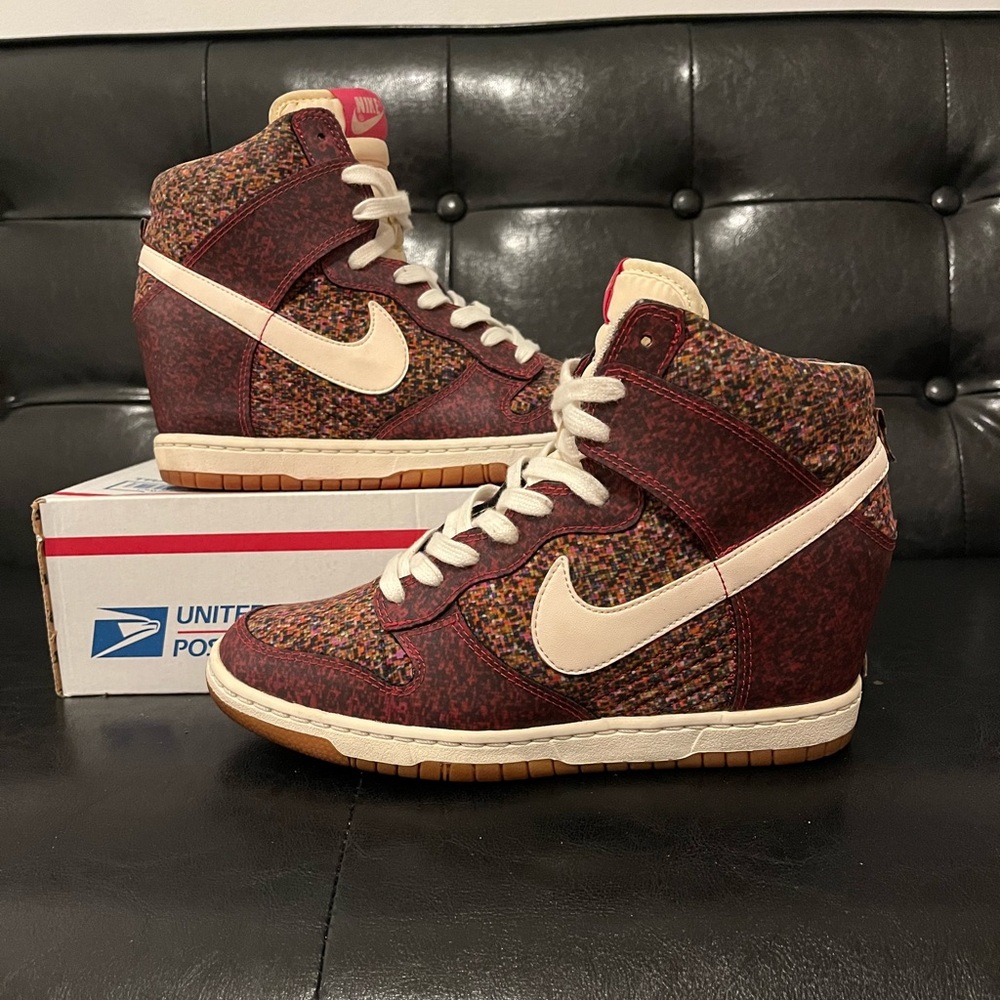 Nike Women's Sneakers in Burgundy and Cream